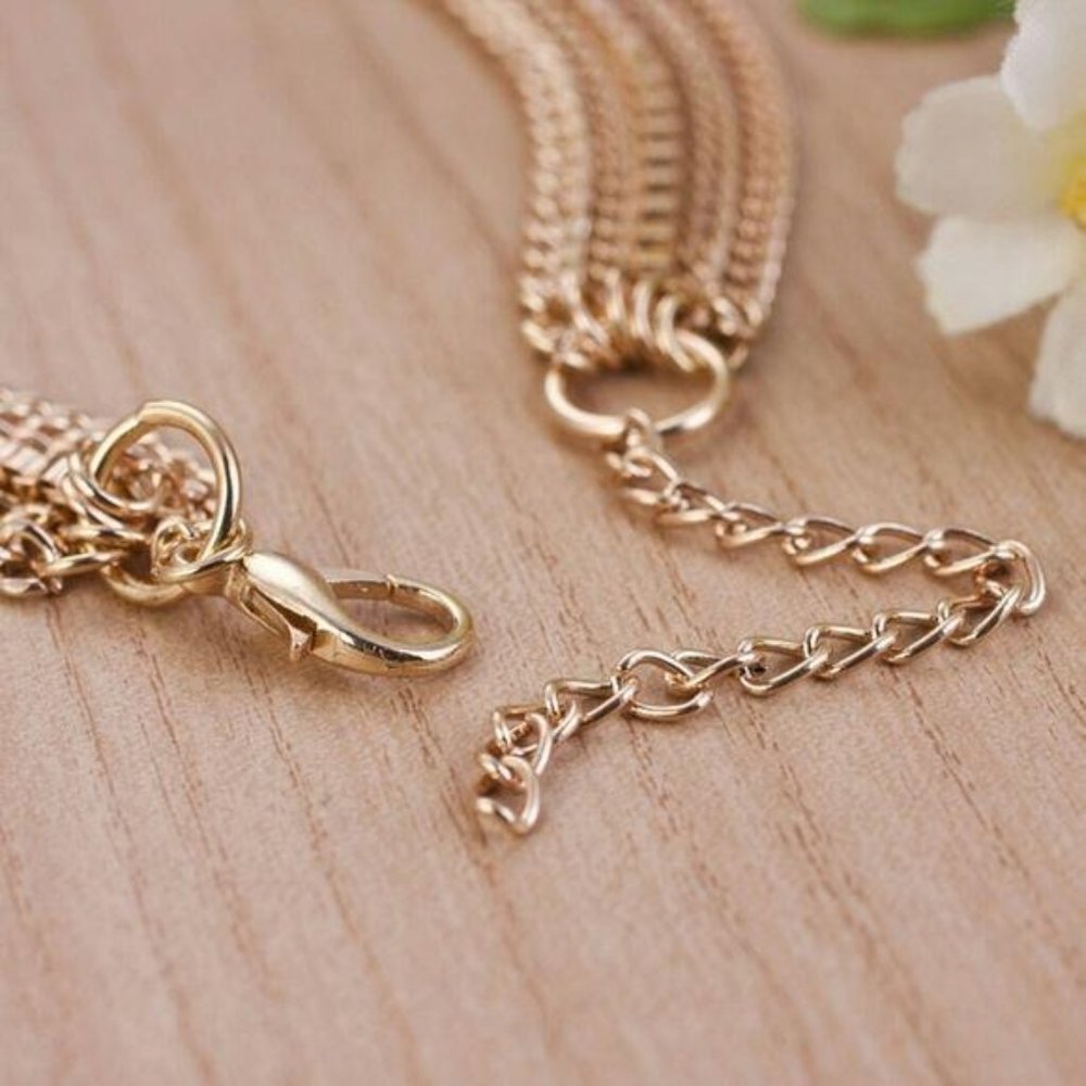Gold Chain Fashion Watch - Picture 2 of 2